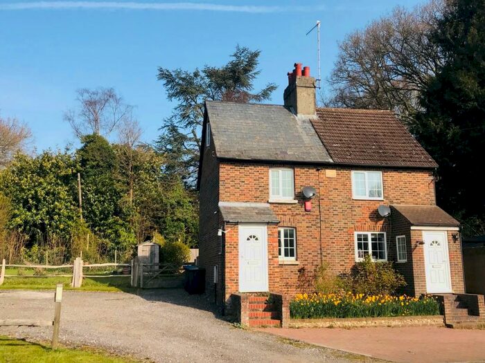 2 Bedroom House To Rent In Snowhill, RH10