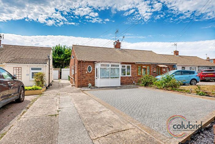 2 Bedroom Semi-detached Bungalow For Sale In Capel Close, Stanford-Le-Hope, SS17