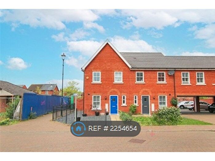 3 Bedroom Semi-Detached House To Rent In Dragoon Road, Colchester, CO2