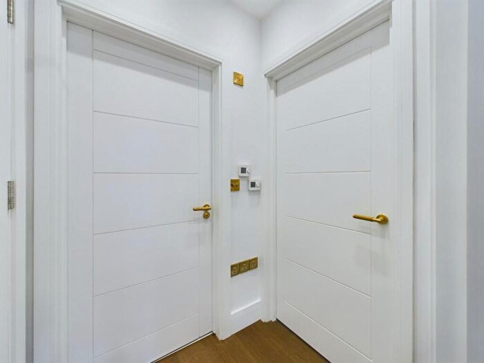 1 Bedroom Flat For Sale In Brondesbury Park, London, NW6
