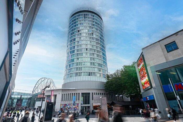2 Bedroom Flat To Rent In The Rotunda, New Street, B2