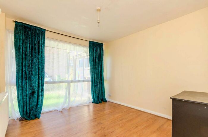 4 Bedroom Terraced House To Rent In Guildford Park Avenue, Guildford, GU2