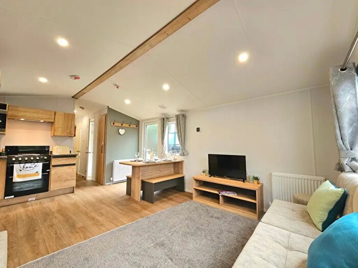 3 Bedroom Park Home For Sale In Llanrug, Caernarfon, LL55
