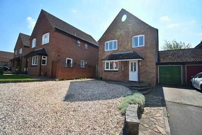 4 Bedroom Detached House To Rent In Hampshire Close, Basingstoke, RG22