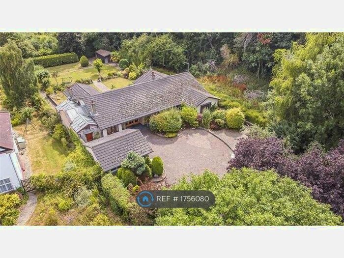 3 Bedroom Bungalow To Rent In Waggon Road, Barnet, EN4