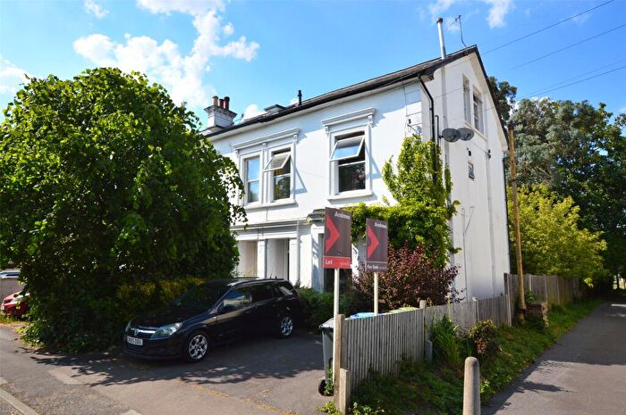 2 Bedroom Apartment For Sale In Gloucester Road, Redhill, Surrey, RH1