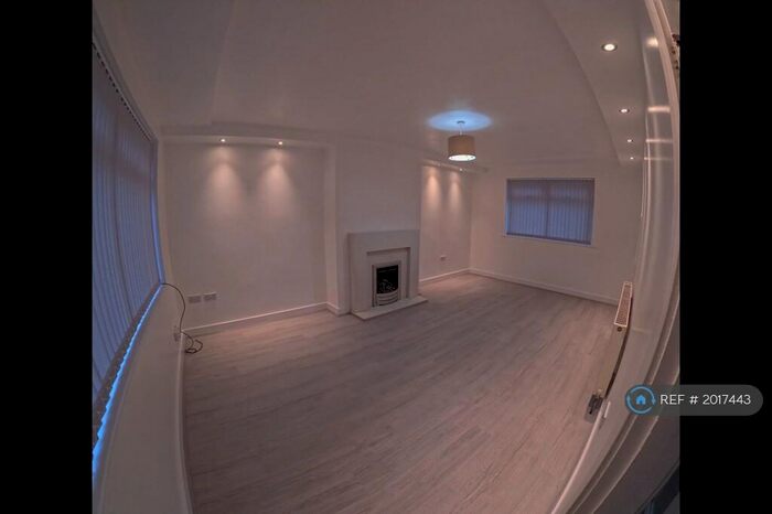 3 Bedroom Semi-Detached House To Rent In Queens Rise, Bradford, BD2