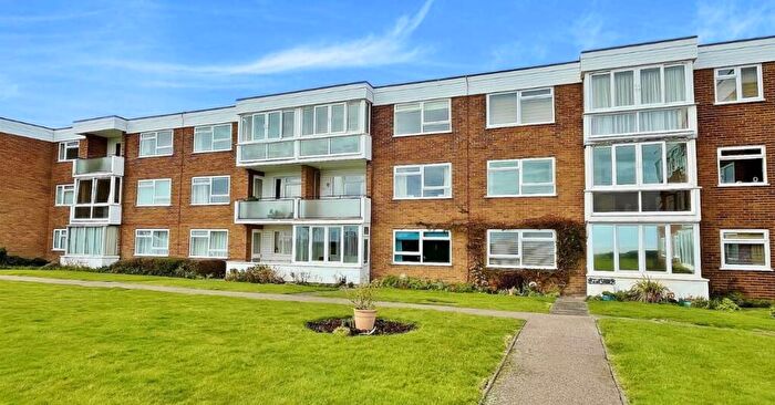 2 Bedroom Flat For Sale In Dolphin Court, Frinton-On-Sea, CO13