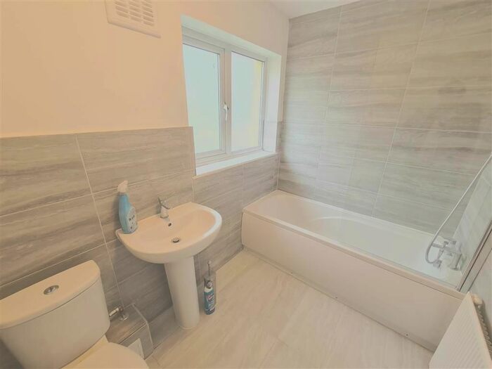 4 Bedroom End Of Terrace House To Rent In Shaw Gardens, Clifton, Nottingham, NG11