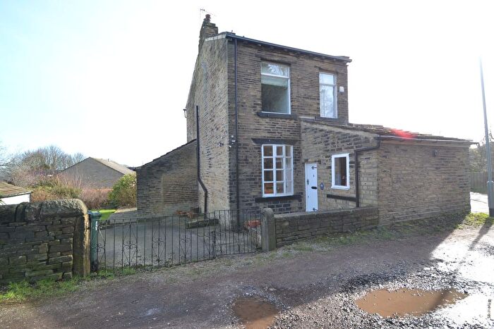 3 Bedroom Detached House For Sale In Cockshott Lane, Idle, Bradford, BD10