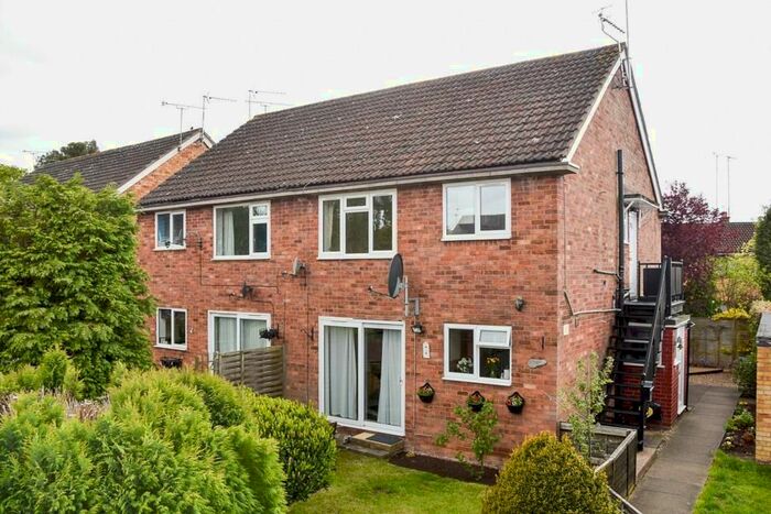 2 Bedroom Maisonette To Rent In Elm Close, Coventry, CV3