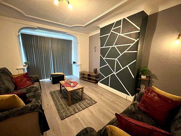 4 Bedroom Semi-Detached House To Rent In Kingsway, Burnage, M19