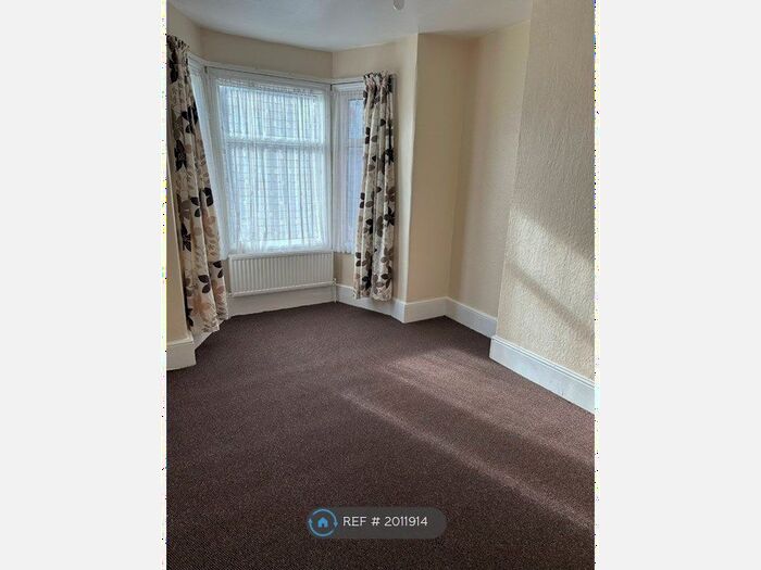 1 Bedroom Flat To Rent In First Floor, London, E12