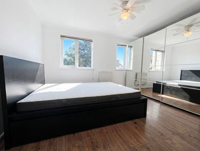 1 Bedroom Flat To Rent In Magpie Close, Enfield, EN1