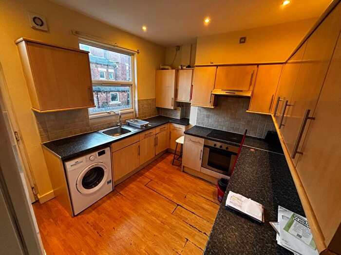 4 Bedroom House To Rent In Granby Grove, Leeds, LS6