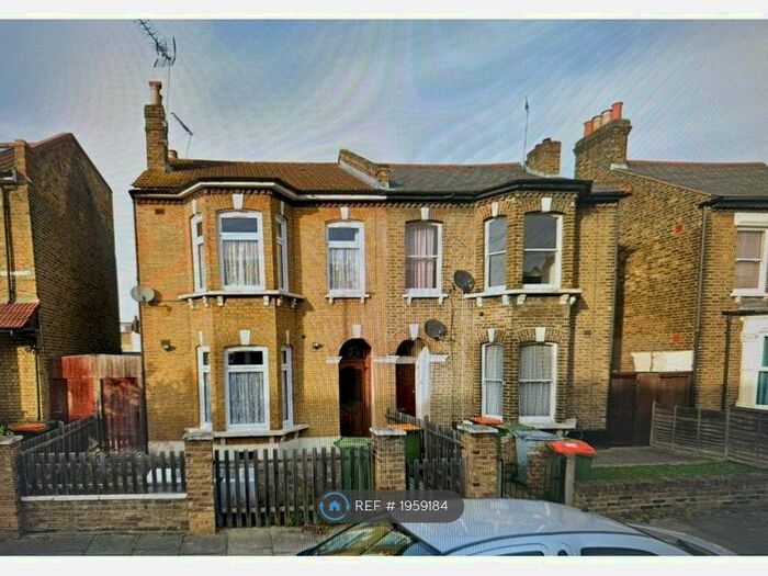 2 Bedroom Flat To Rent In Clova Road, London, E7