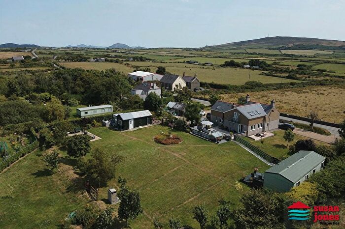 6 Bedroom Detached House For Sale In Rhoshirwaun, Pwllheli, LL53