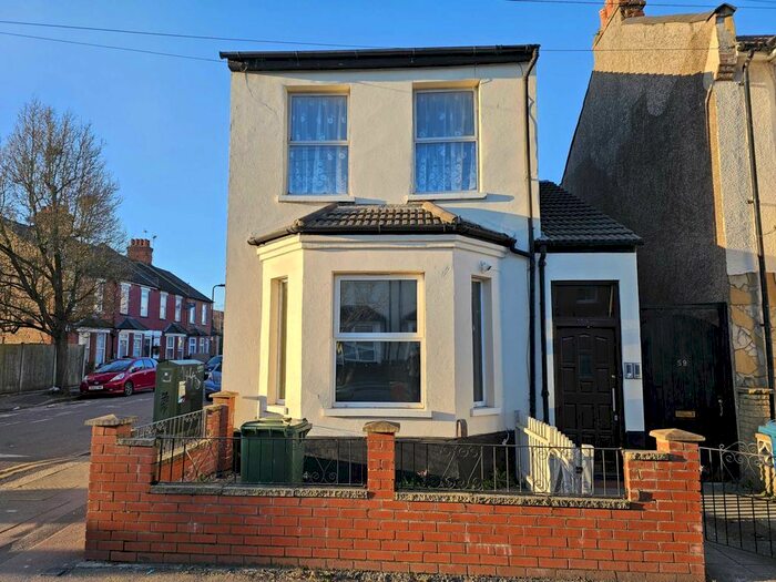 2 Bedroom Flat To Rent In Graham Road, Harrow, HA3