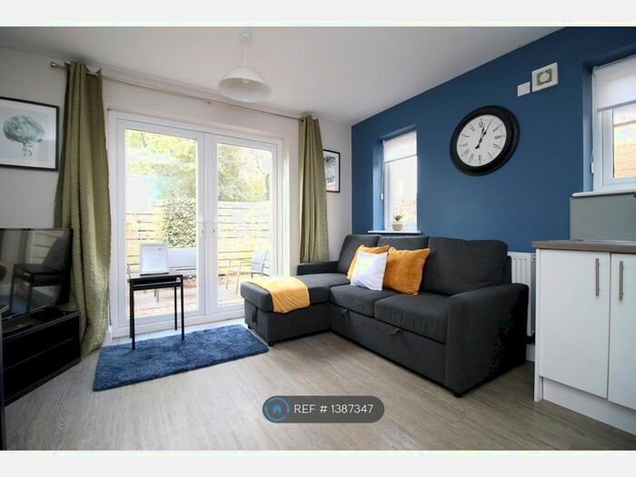 1 Bedroom Flat To Rent In Elm Street, Cardiff, CF24