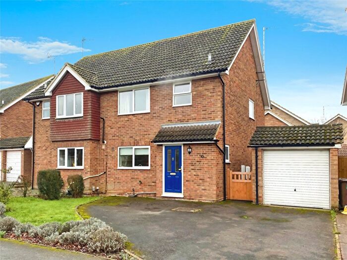 3 Bedroom Semi Detached House For Sale In Charwood Road, Wokingham, Berkshire, RG40