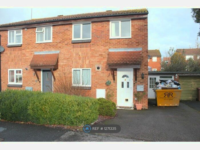 3 Bedroom Semi-Detached House To Rent In Hazelrig Drive, Thame OX9