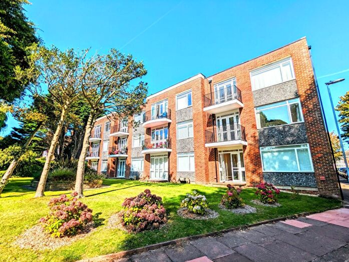 2 Bedroom Flat To Rent In Grand Avenue, Worthing, BN11
