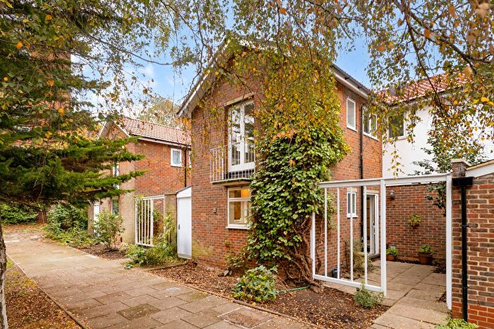 3 Bedroom Detached House For Sale In Oakfield Gardens, London, SE19