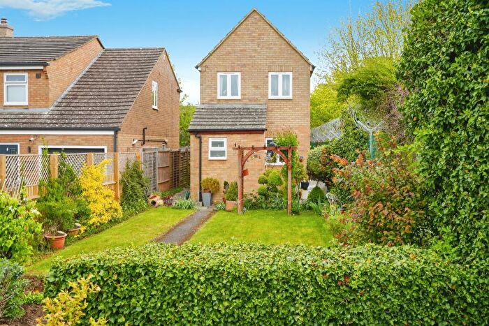 3 Bedroom Detached House For Sale In Black Bourton Road, Carterton, OX18