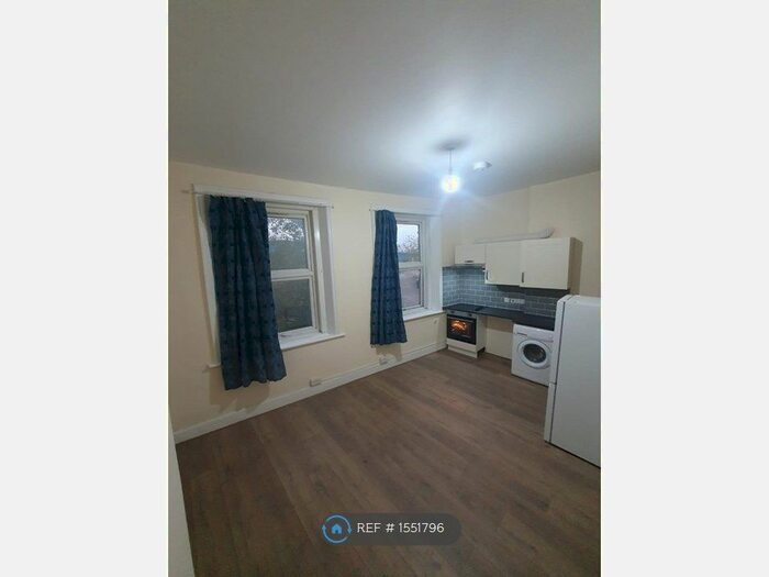 Studio To Rent In Station Road, London, NW10