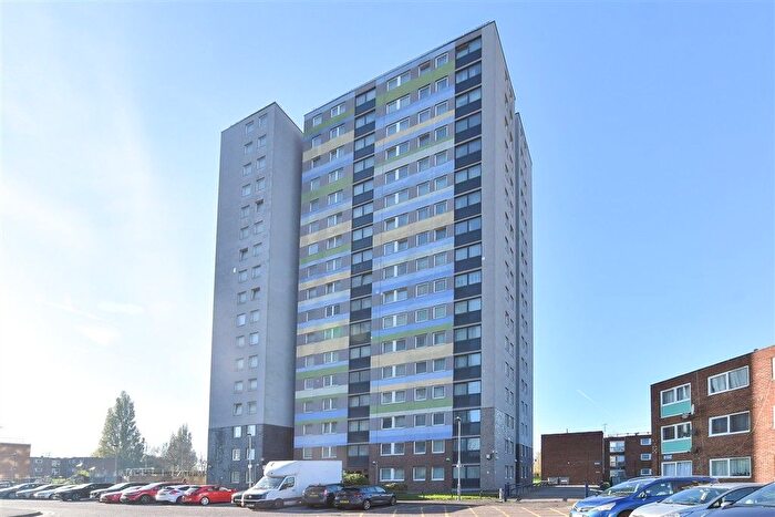 2 Bedroom Flat For Sale In Harts Lane, Barking, Essex, IG11