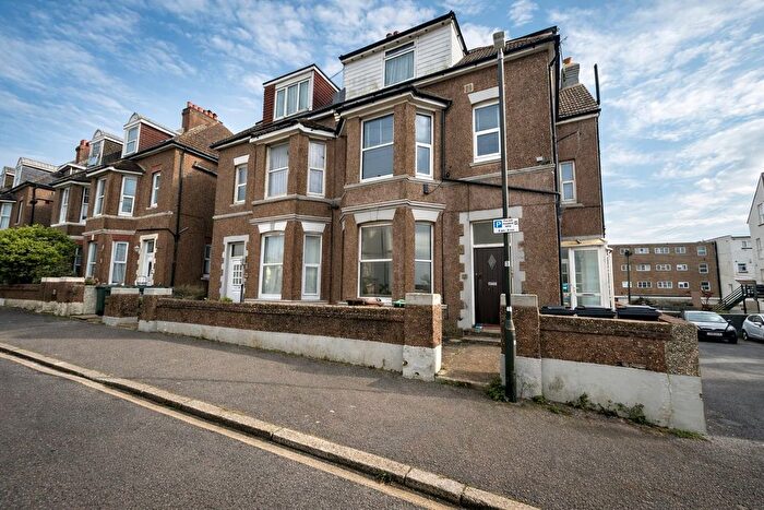 2 Bedroom Flat For Sale In Egerton Road, Bexhill On Sea, TN39