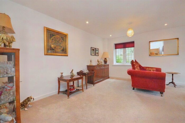 2 Bedroom Flat For Sale In Carlisle Road, Eastbourne, BN20