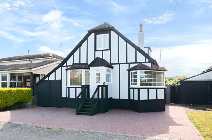 4 Bedroom Detached House For Sale In Park Road, Selsey, PO20