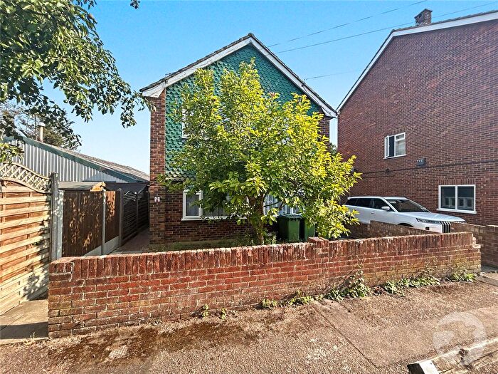 2 Bedroom Maisonette For Sale In Christopher Close, Sidcup, Kent, DA15