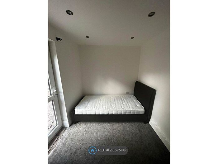 2 Bedroom Flat To Rent In Croxteth Road, Liverpool, L8