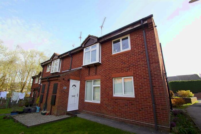 2 Bedroom Maisonette To Rent In Kingfisher Way, Leeds, LS17
