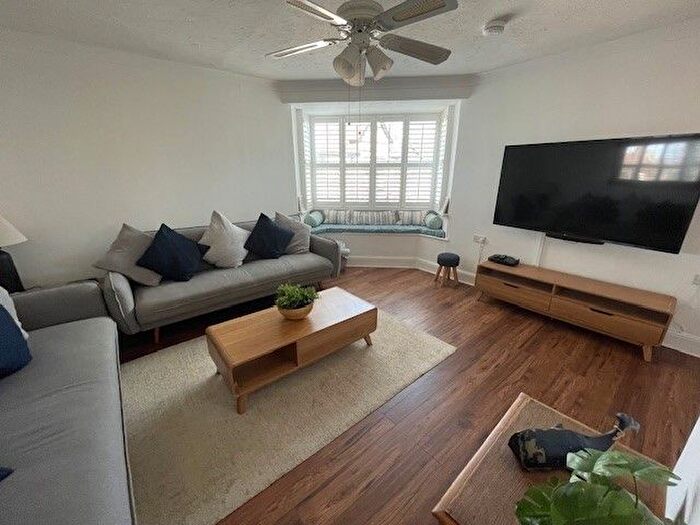 2 Bedroom Property To Rent In Kendal Road, Totland Bay, PO33