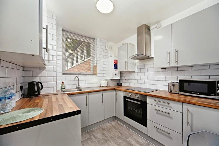 2 Bedroom Flat For Sale In Heathfield Road, Croydon, CR0