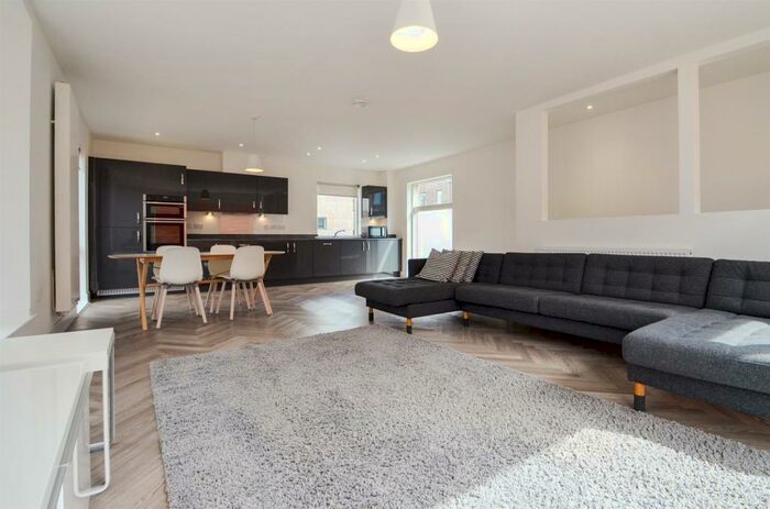 2 Bedroom Mews To Rent In Dockside Mews, Trent Basin, NG2