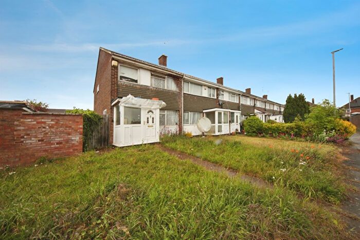 3 Bedroom End Of Terrace House For Sale In Boxted Close, Luton, LU4