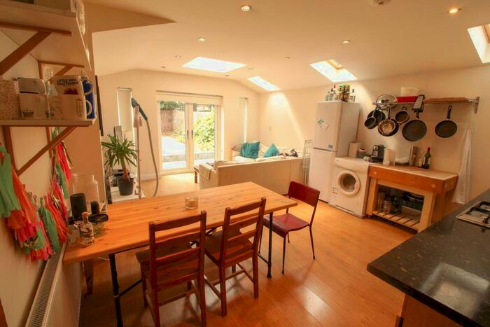 3 Bedroom Apartment To Rent In Rutland Gardens, Green Lanes, N4