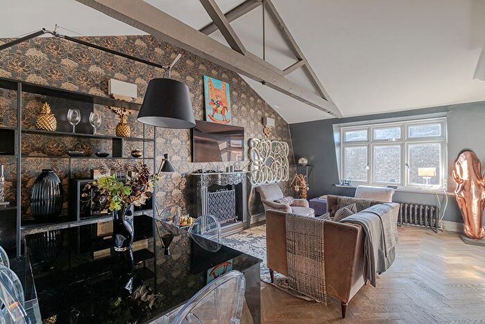3 Bedroom Flat To Rent In Redcliffe Gardens, Chelsea, SW10