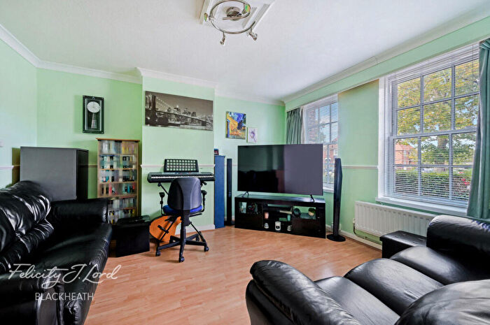 3 Bedroom Terraced House For Sale In Charlton Park Lane, London, SE7