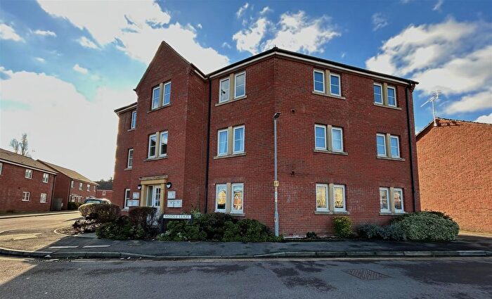 2 Bedroom Flat For Sale In Middlefield Road, Chippenham, SN14