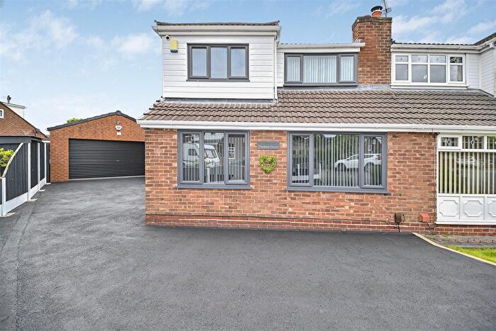 3 Bedroom Semi-Detached House For Sale In Dunham Grove, Leigh, WN7