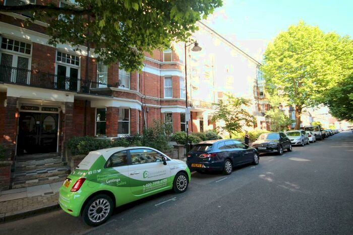 3 Bedroom Flat To Rent In Widdenham Road, Holloway, London, N7