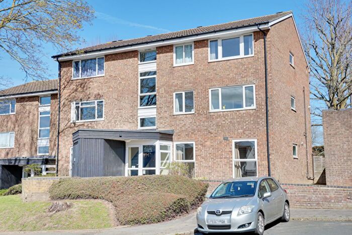 2 Bedroom Flat For Sale In Highlands Road, Orpington, BR5