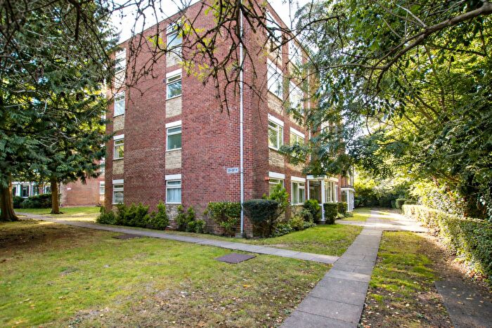 3 Bedroom Flat For Sale In Woodcote Road, Wallington, SM6