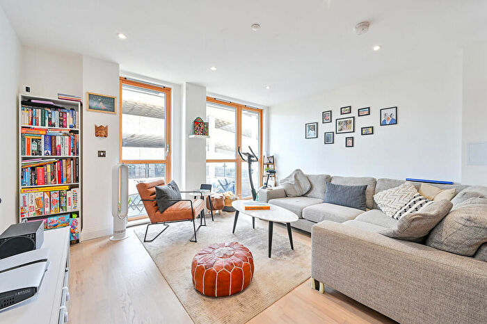 3 Bedroom Flat For Sale In Blagdon Road, New Malden, New Malden, KT3
