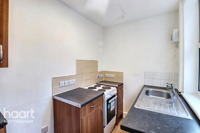 3 Bedroom End Of Terrace House For Sale In Hendon Rise, Nottingham, NG3